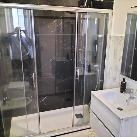 Mary House Con Vasca Idromassaggio Jacuzzi Al Centro Di 살레르노